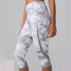 Lululemon Pace Perfect Crop Breeze By White Light Cast